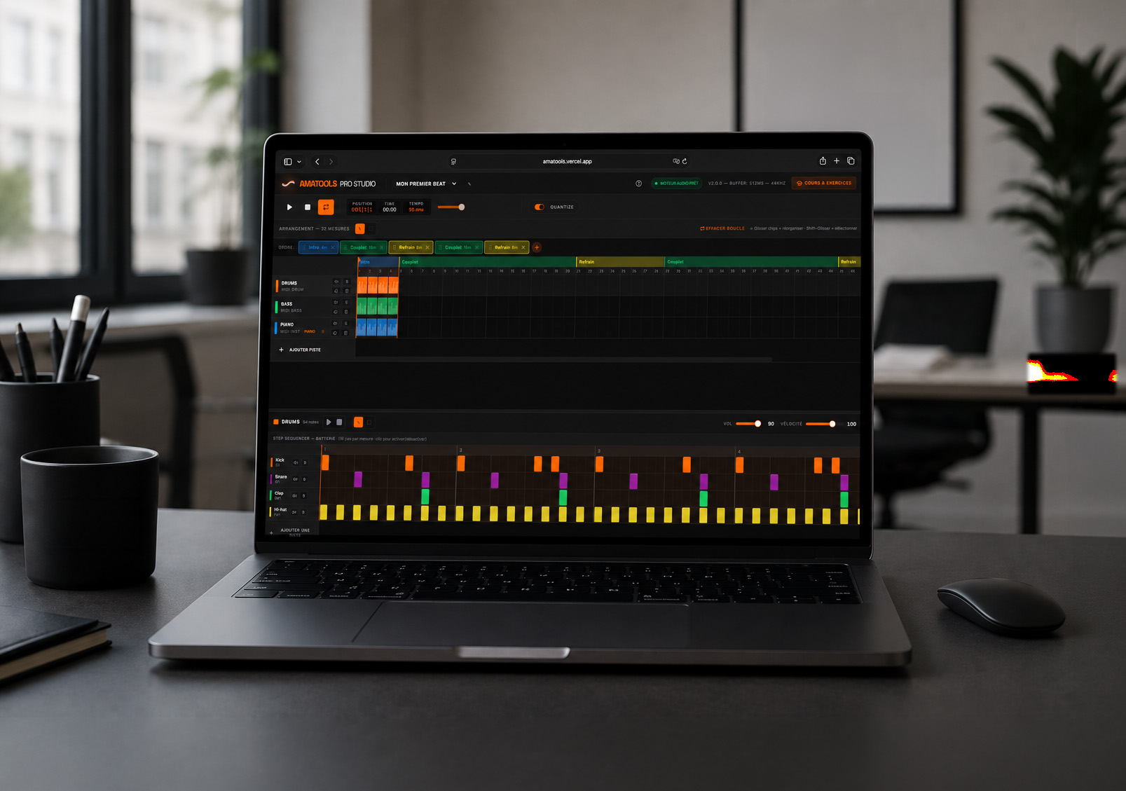 Mise en situation réaliste de l'application web AmaTools sur un ordinateur portable posé sur un bureau dans un environnement de studio moderne.